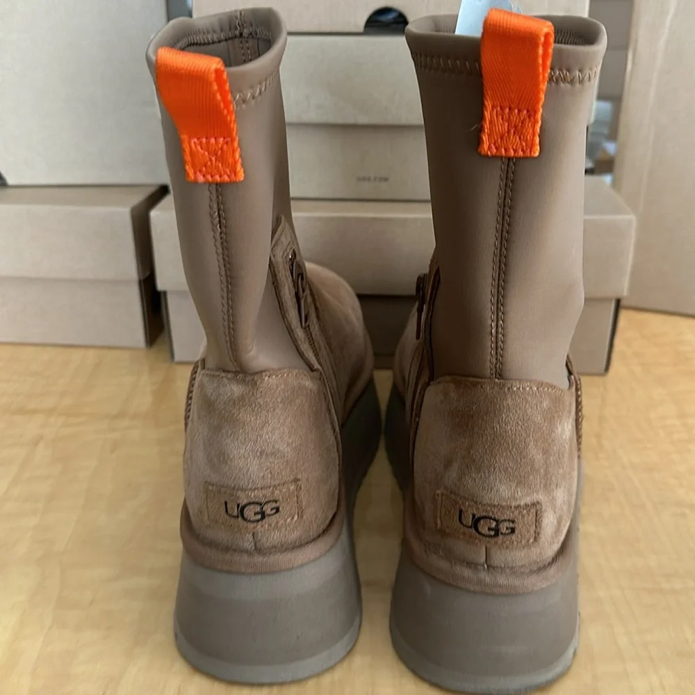 Ugg Women’s Classic Dipper Boot - Picture 6 of 7
